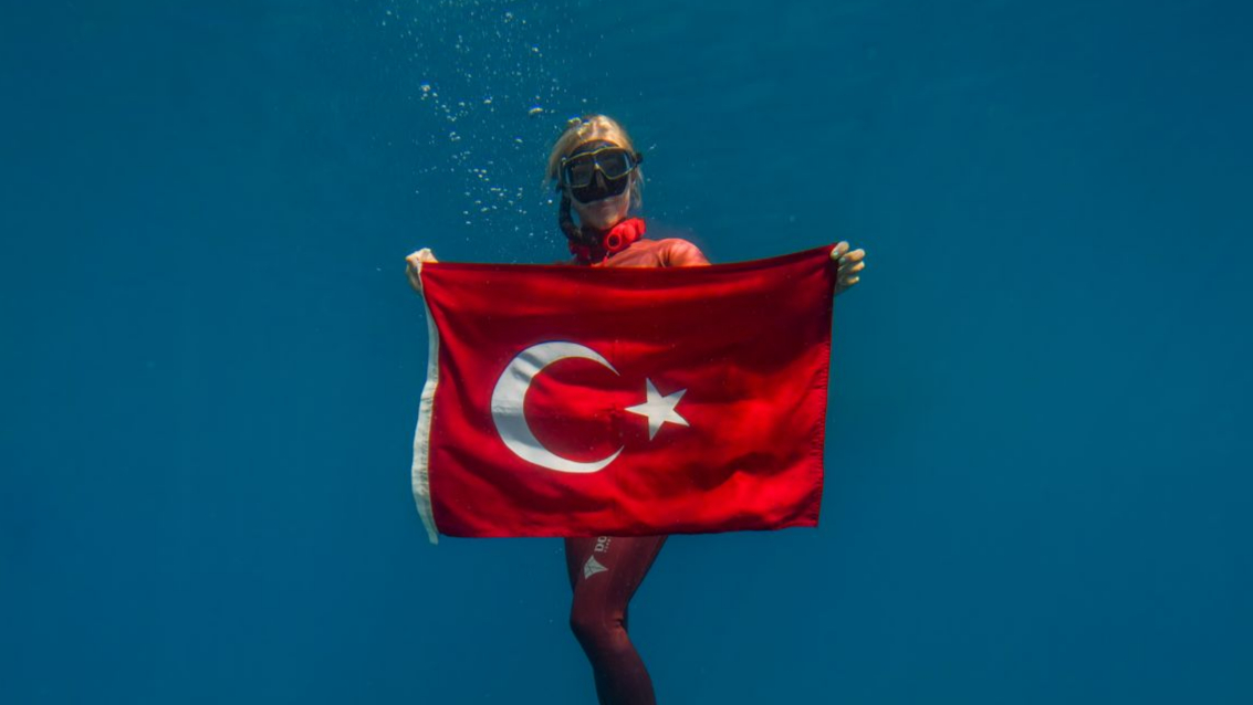 Milli Sporcu Şahika Ercümen’den zafer dalışı