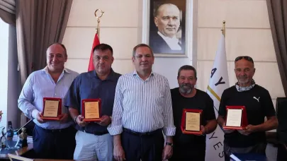 “Ayvalık Benimle Temiz”: Başkan Ergin’den dalgıçlara teşekkür plaketi