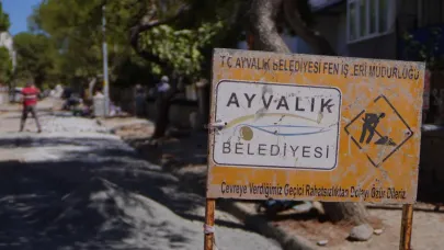 Ayvalık Belediyesi’nden 150 Evler Mahallesi’nde yol onarım seferberliği