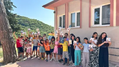 Büyükşehir "Ağaç Altı Okumalar" ile çocuklara kitapları sevdiriyor
