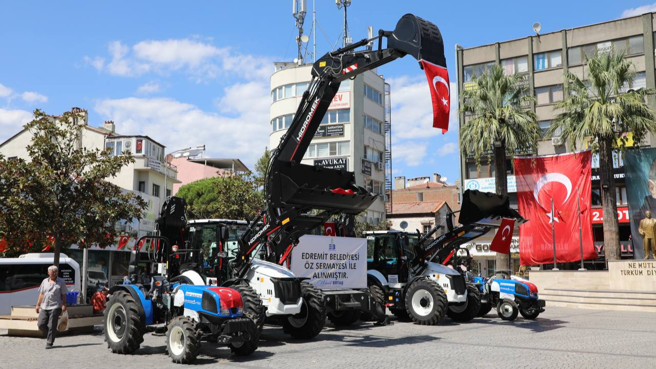 Edremit Belediyesi’ne 5 yeni iş makinası