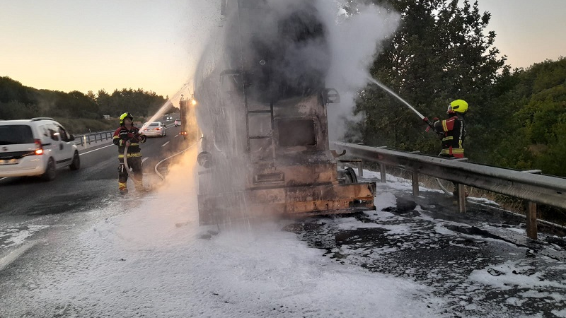 İvrindi'de tanker alev aldı, yangın ormana sıçradı