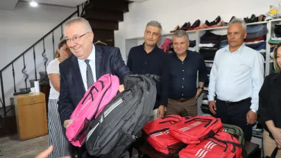 Edremit Belediyesi'nden 400 öğrenciye yeni eğitim yılı desteği