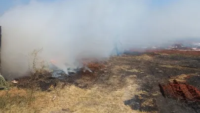 Halalca-Ovaköy Mevkiinde Yangın: Arazi ve Biber Küspeleri Tutuştu