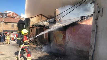 Edremit’te Metruk Binada Yangın Korkuttu