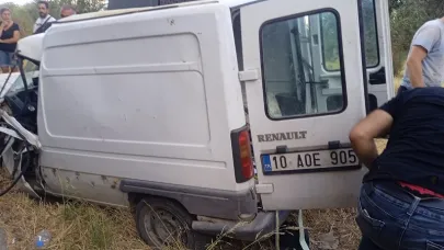 Edremit’te trafik kazası: Araç direğe çarptı, sürücü sıkıştı