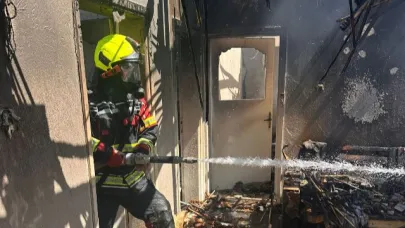 Sındırgı’da ev halkını seferber eden yangın!