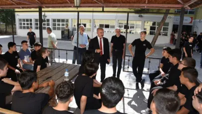İl Millî Eğitim Müdürü Murat Demir, makamda oturmuyor!