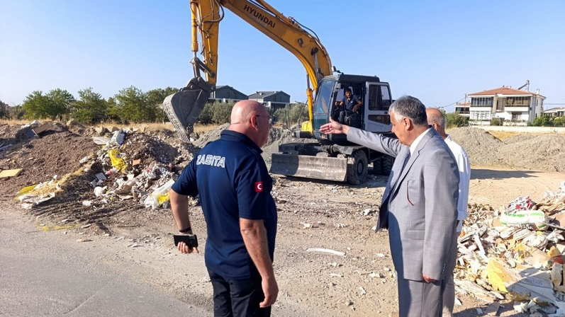 Edremit Belediyesi’nden moloz temizliği