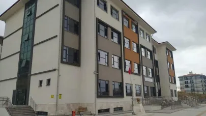 Altıeylül’de 3 yeni okul binasında eğitime başladı