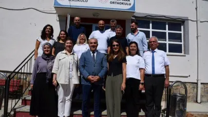 Müdür Demir, Karesi ve Altıeylül'de okuları ziyaret etti.