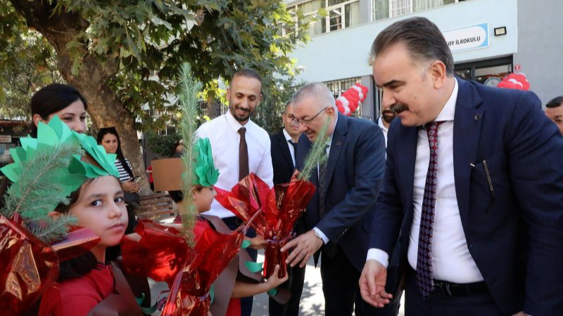 Edremit’te İlköğretim Haftası Coşkuyla Kutlandı