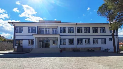 Sındırgı İmam Hatip Ortaokulu Yeni Binasında Eğitime Başladı