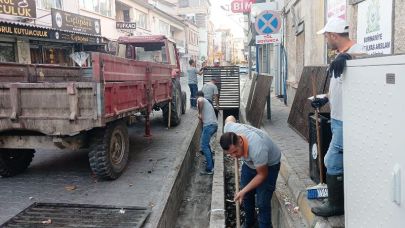 Burhaniye'de menfez ve mazgal temizlikleri başladı