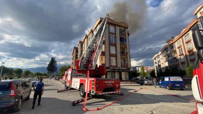 Edremit'te apartmanın çatısında yangın çıktı
