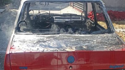 Edremit’te araç yangını otluk alana sıçradı
