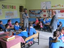 BURHANİYE’DE KÖY OKULLARINA MÜDÜR ZİYARETİ