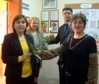 ÖĞRETMENLERE ÇİÇEK