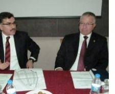 ZEYTİN ÜRETİCİSİ VALİ’DEN İLAÇLAMANIN YENİDEN BAŞLAMASINI İSTEDİ