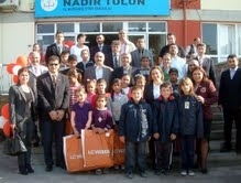 500 ÖĞRENCİYE BAYRAMLIK ALDILAR