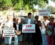 AYVALIK’LI GÖNÜLLÜLER BERGAMA’YA ÇIKARMA YAPTI