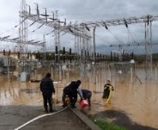 PATLAYAN TRAFO İLÇEYİ KARANLIKTA BIRAKTI