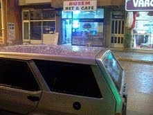 EDREMİT’TE 1 DAKİKALIK DOLU YOLLARI GÖLE ÇEVİRDİ