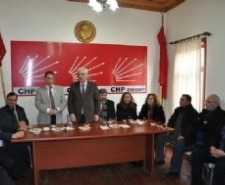-BAŞKAN KAMİL SAKA’DAN CHP İLÇE BAŞKANI ENLİGÜN’E HAYIRLI OLSUN ZİYARETİ