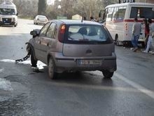 EDREMİT’ TE YOLCU MİNİBÜSÜ İLE OTOMOBİL ÇARPIŞTI: 3 YARALI