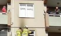 ÜST KAT KOMŞULARI YANGINI YUKARIDAN İZLEDİ
