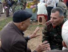 İLK DEFA GENERAL GÖREN KÖYLÜ ŞAŞIRDI