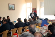 ÇİFTÇİ BASIN TOPLANTISI DÜZENLEDİ İDDİALI KONUŞTU: