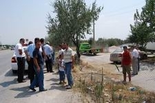 ÇÖP ARABASINA ÇARPAN ARAÇ BELEDİYE MEZBAHANESİNE GİRDİ