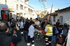 KÜÇÜK SÜRÜCÜ ABİSİNİN KAMYONETİNİ ALDI YAŞLI ADAMA ÇARPTI