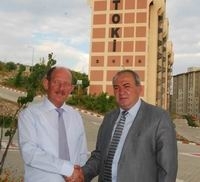TOKİ'DE TECRÜBELİ ADAYA BAKKAL AMCA’DAN DESTEK