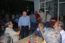 AKŞAM VEKİLLER GÜMRÜK'TE  HALKLA KUCAKLAŞTILAR