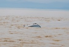 ARAÇLARINI DENİZDE BULDU