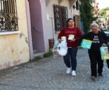 Genç kızdan yoksul ailelerin bebekleri için örnek kampanya