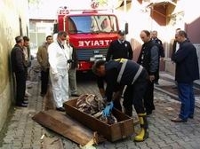 EDREMİT'TE YAŞLI ADAM BAYRAMDA YANARAK CAN VERDİ