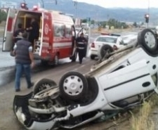 ASKERİ PERSONEL KAZA YAPTI: 2 YARALI