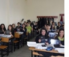 EDREMİT KÖRFEZ ANADOLU LİSESİ’NDE TABLET SEVİNCİ