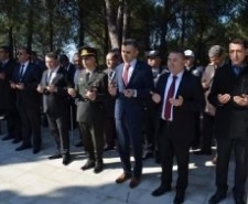 GÖMEÇ’TE 18 MART ŞEHİTLERİ ANMA GÜNÜ TÖRENLE KUTLANDI