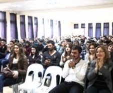 BURHANİYE’DE KAYMAKAM ÜNİVERSİTELİLERE KONUŞTU