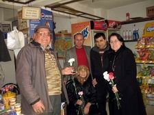 BAKKALLAR ODASI BİN KARANFİL DAĞITTI