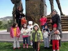 BÜYÜK, KÜÇÜK ATALARINA KOŞTULAR