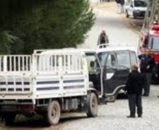 PARK HALİNDEKİ KAMYONETTEN ÇIKAN DUMANLAR POLİS VE İTFAİYEYİ ALARMA GEÇİRDİ