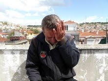 YARDIM BAŞVURUSU RET OLUNCA SESSİZCE İNTİHARA KALKIŞTI