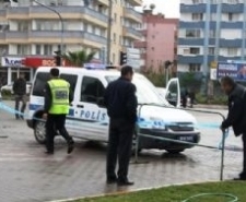 YAĞIŞ, PAZAR VE ARAÇ YOĞUNLUĞU BİR ARAYA GELİNCE YOL TRAFİĞE KAPATILDI
