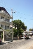 ELEKTRİK DİREĞİ TEHLİKE SAÇIYOR