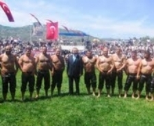 ‘10. GELENEKSEL EDREMİT YAĞLI PEHLİVAN GÜREŞLERİ’ BAŞLIYOR